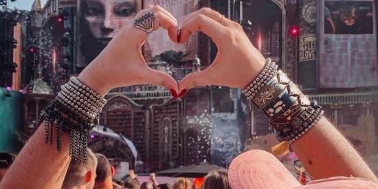 Imagem do grupo de WhatsApp ᴢᴜᴇʀᴀ ɪɴ ᴛʜᴇ ᴄɪᴛɪᴇs⛩️