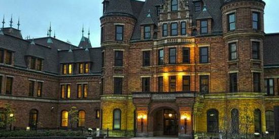 Imagem do grupo de WhatsApp Le Rosey Cross Institute