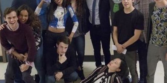 Imagem do grupo de WhatsApp THIRTEEN REASONS WAY