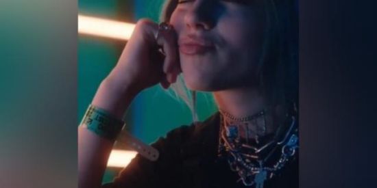 Imagem do grupo de WhatsApp •billie eilish fans• 💚