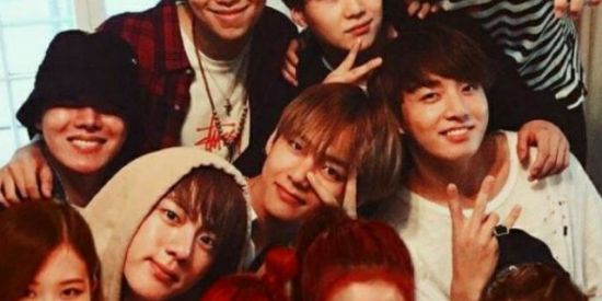 Imagem do grupo de WhatsApp ʙ- ʙʟɪɴᴋꜱ & ʙ-ᴀʀᴍʏꜱ