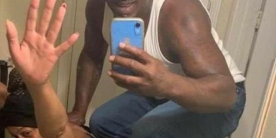 Imagem do grupo de WhatsApp saindo do armário MEu-