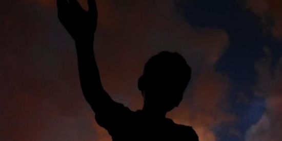 Imagem do grupo de WhatsApp (ง'̀-'́)ง