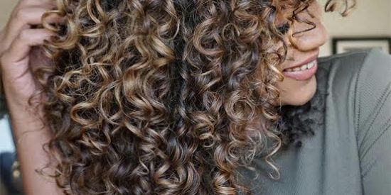 Imagem do grupo de WhatsApp Garotas cacheadas👩🏻‍🦱