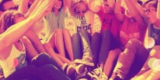 Imagem do grupo de WhatsApp Amizades 🧍🏻‍♀️👫🏻👭🏼🧍🏽‍♂️