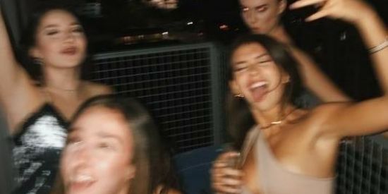 Imagem do grupo de WhatsApp ꧁✭̶VIBΣ FЯIΣNÐS✨꧂