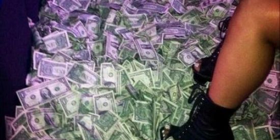 Imagem do grupo de WhatsApp Alguém me deve dinheiro💵🔥