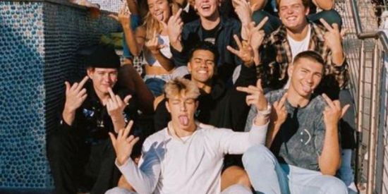 Imagem do grupo de WhatsApp Fandom Hype e Sway