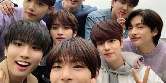 Imagem do grupo de WhatsApp STAY❤