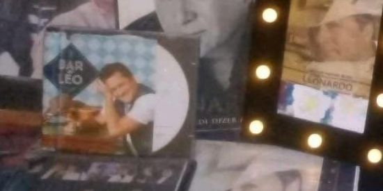 Imagem do grupo de WhatsApp Karolaine fã Leonardo can