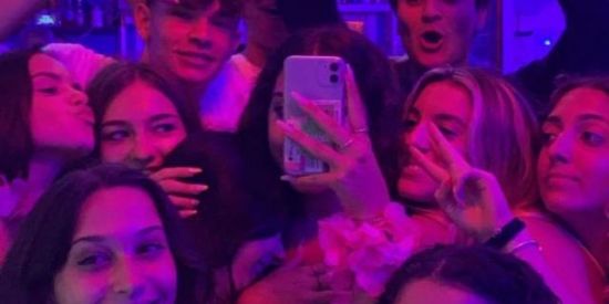 Imagem do grupo de WhatsApp amizades 🤞😅