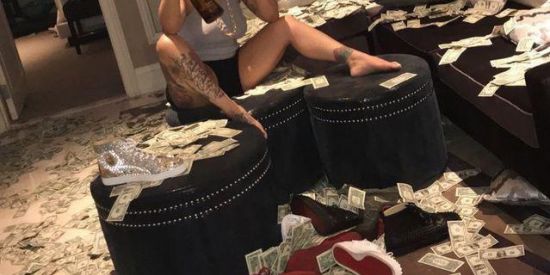 Imagem do grupo de WhatsApp ꦽꦽꦼ➮ MЄRCURY° 💸💫