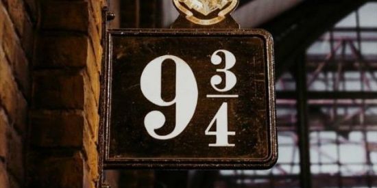 Imagem do grupo de WhatsApp 𝐇𝐨𝐠𝐰𝐚𝐫𝐭𝐬 𝐌𝐲𝐬𝐭𝐞𝐫𝐲 𝐑𝐏𝐆 1997