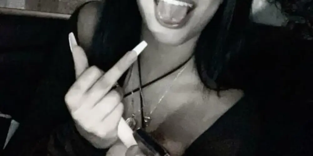 Imagem do grupo de WhatsApp ⋆˚࿔  𝜗𝙎𝙚𝙢 𝙡𝙞𝙢𝙞𝙩𝙚𝙨 𝜚˚⋆