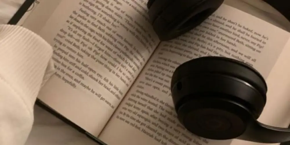 Imagem do grupo de WhatsApp 𝐁𝐨𝐨𝐤 𝐨𝐟 𝐋𝐞𝐠𝐞𝐧𝐝𝐬 𝐂𝐥𝐮𝐛 🪐📚