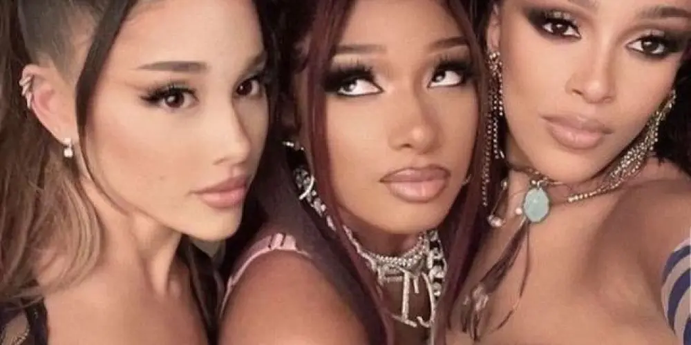 Imagem do grupo de WhatsApp 𝐓𝐇𝐄 𝐁𝐀𝐁𝐘𝐋𝐎𝐍𝐈𝐀𝐍𝐒 🍾