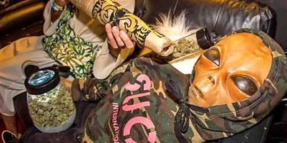 Imagem do grupo de WhatsApp 𝑪𝑯𝑨𝑻𝒁𝑰𝑵 😈