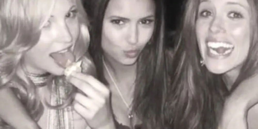 Imagem do grupo de WhatsApp 𝑻𝒉𝒆 𝒃𝒆𝒔𝒕 ⚰️🦇