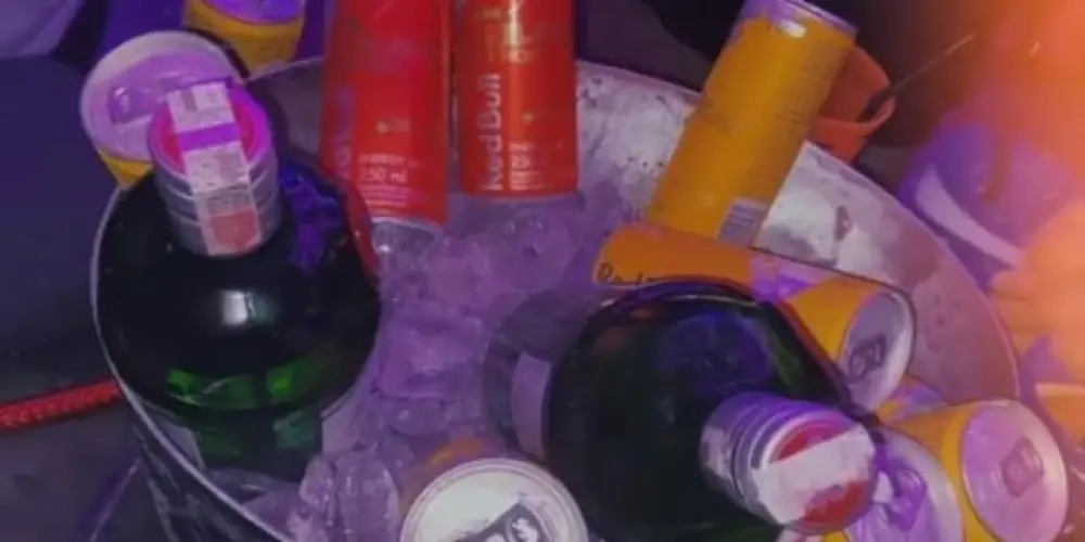 Imagem do grupo de WhatsApp 🅲🅻🆄🅱🅴 🅳🅰 🅰🅼🅸🆉🅰🅳🅴 ✌🏻🍻