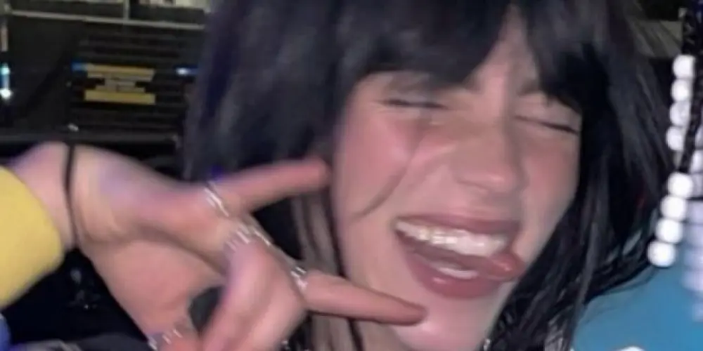 Imagem do grupo de WhatsApp 𝙳𝚎𝚜𝚔 𝙳𝚎𝚖𝚘𝚗𝚜ヅ