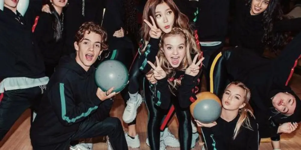 Imagem do grupo de WhatsApp 𝘕𝘰𝘸 𝘜𝘯𝘪𝘵𝘦𝘥(𝘚𝘤𝘩𝘰𝘰𝘭/𝘜𝘯𝘪𝘷𝘦𝘳𝘴𝘪𝘥𝘢𝘥𝘦)