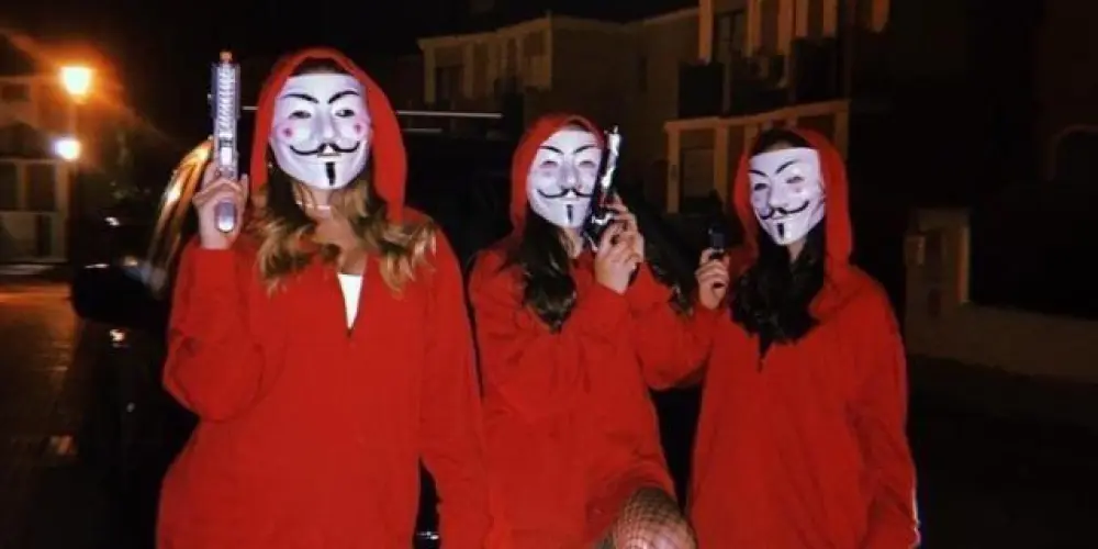 Imagem do grupo de WhatsApp 𓂀𝕄𝕌𝕃𝕋𝕀𝕍𝔼ℝ𝕊𝕆𓂀