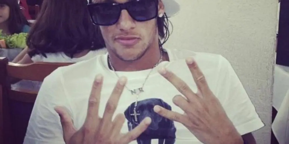 Imagem do grupo de WhatsApp 𝑨𝑺𝑰𝑳𝑶 𝑫𝑶𝑺 𝑪𝑹𝑨𝒁𝒀 👑