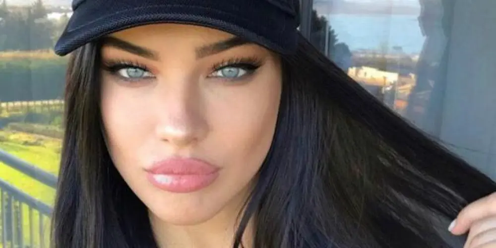 Imagem do grupo de WhatsApp 𝐇𝐎𝐋𝐀𝐍𝐃𝐀 𝐂𝐈𝐓𝐘♦️