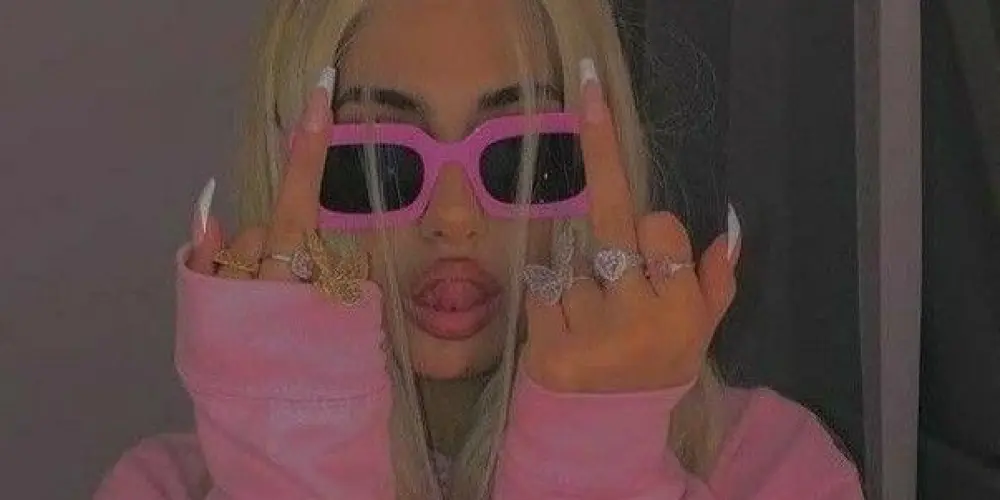 Imagem do grupo de WhatsApp 𝐭𝐡𝐞 𝐰𝐨𝐫𝐥𝐝 𝐢𝐬 𝐩𝐢𝐧𝐤 𝐠𝐢𝐫𝐥.💋🎀🌷