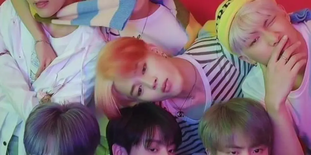 Imagem do grupo de WhatsApp 𝑶𝑺 𝑨𝑹𝑴𝒀𝑺 💜✨