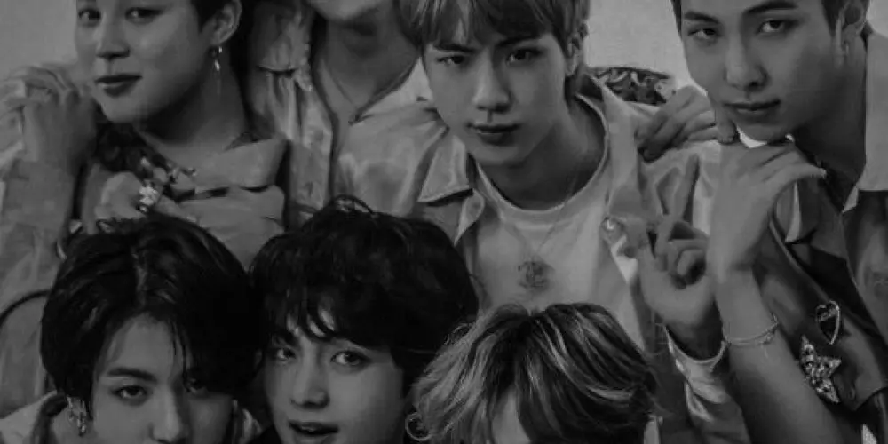 Imagem do grupo de WhatsApp ⒷⓉⓈ𓆩♡𓆪안녕하세요🎄💜🫶🏻🫰🏻