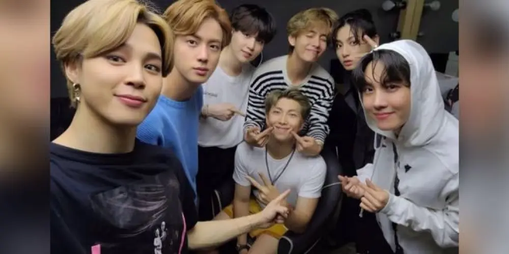 Imagem do grupo de WhatsApp 𝐁𝐓𝐒 𝐅𝐫𝐢𝐞𝐧𝐝𝐬⟭⟬🎧ྀི♪⋆. ♫💜