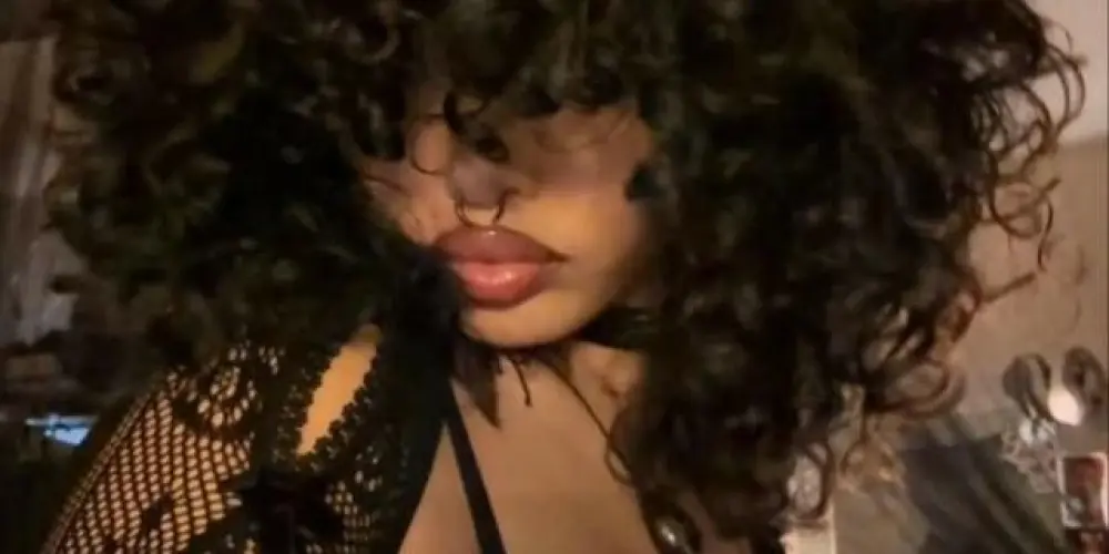 Imagem do grupo de WhatsApp 𝕳𝖔𝖙 𝕹𝖊𝖜𝖘 🔥