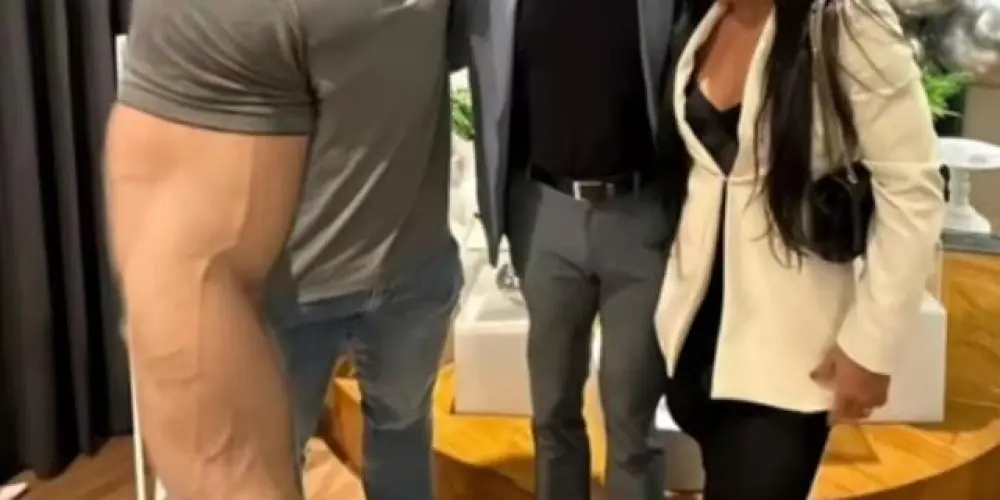 Imagem do grupo de WhatsApp 『Ａ́ＲＥＡ ０８』