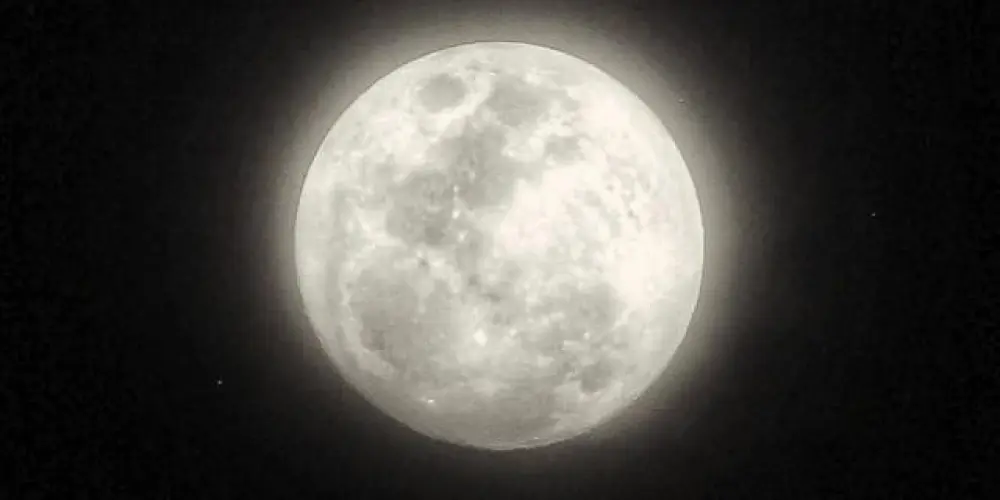 Imagem do grupo de WhatsApp 𝟕 𝐥𝐮𝐚𝐬