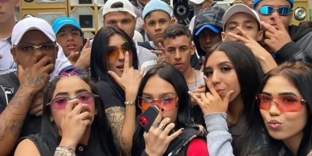 Imagem do grupo de WhatsApp 🔥𝙰𝚖𝚒𝚣𝚊𝚍𝚎𝚜🔥