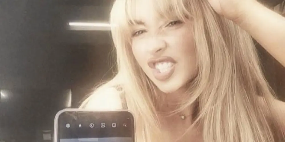 Imagem do grupo de WhatsApp -𝐏𝐨𝐩 𝐔𝐧𝐢𝐯𝐞𝐫𝐬𝐞 🌍✨