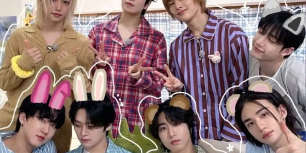 Imagem do grupo de WhatsApp ── .✦ 𝗦𝘁𝗮𝘆 𝘄𝗶𝘁𝗵 𝗦𝗞𝗭⋮ ⌗ ┆🎀🎧