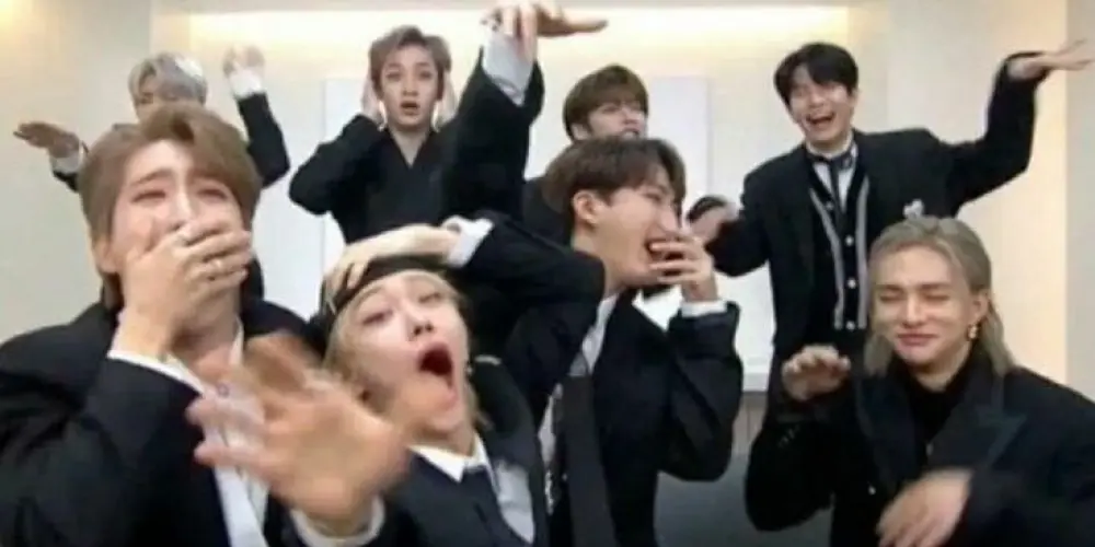 Imagem do grupo de WhatsApp 🌌❃𝐀𝐦𝐢𝐳𝐚𝐝𝐞 𝐞 𝐟𝐚𝐧𝐝𝐨𝐧𝐬 𝐝𝐞 𝐯𝐚𝐫𝐢𝐚𝐬 𝐜𝐨𝐢𝐬𝐚𝐬. (𝐬𝐤𝐳)❃🌌