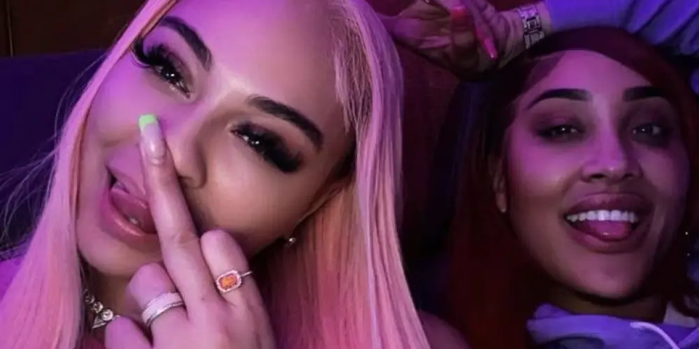 Imagem do grupo de WhatsApp 🍨🔥𝑺𝒉𝒆𝒊𝒏 𝑭𝒊𝒏𝒅𝒔 𝑪𝒉𝒂𝒕 💸🌴