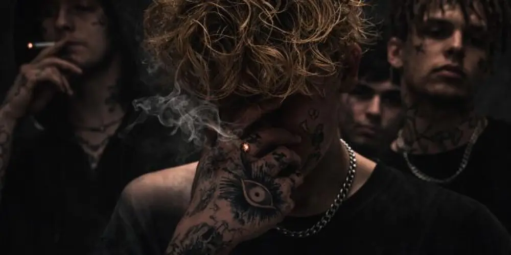 Imagem do grupo de WhatsApp †★꧁ＬｏＳＴＥＲﾠＢＯＹＳ꧂★ †