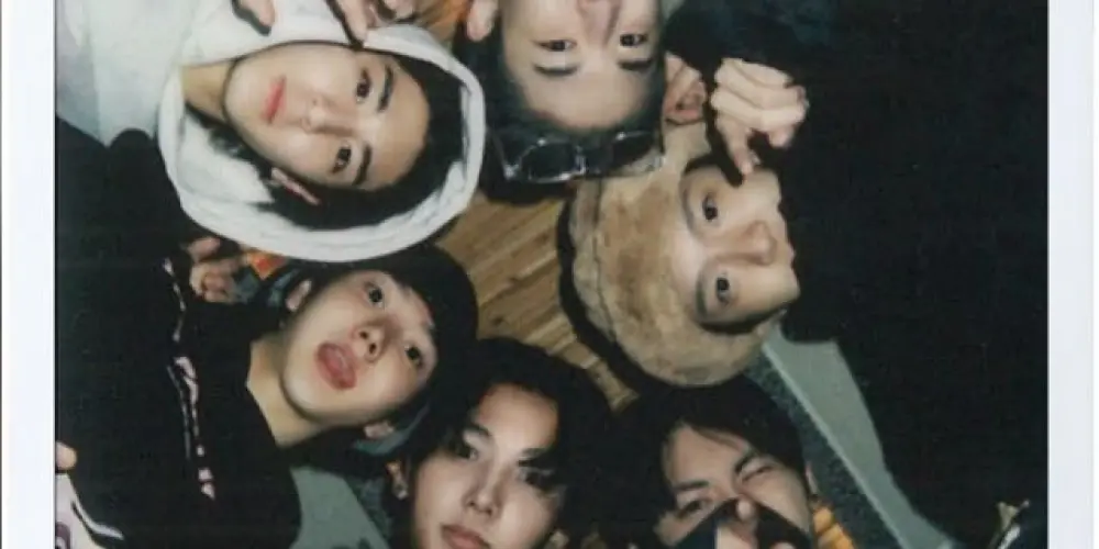 Imagem do grupo de WhatsApp ✦༺ 𝐁𝐨𝐲𝐍𝐞𝐱𝐭𝐃𝐨𝐨𝐫 ༻ ✦