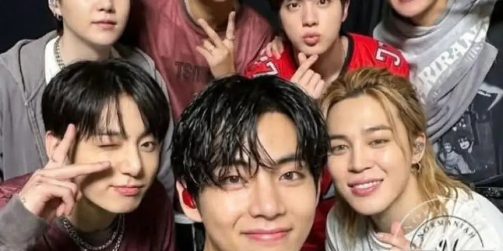 Imagem do grupo de WhatsApp 💖 𝑩𝑻𝑺 𝑼𝒏𝒊𝒗𝒆𝒓𝒔𝒆 💖