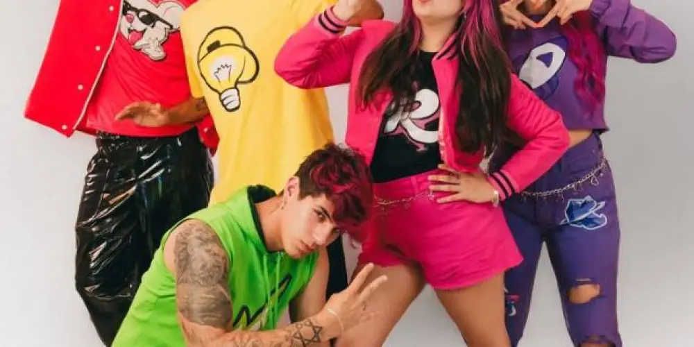 Imagem do grupo de WhatsApp 𝑭𝒂𝒎𝒊́𝒍𝒊𝒂 𝑹𝒐𝒔𝒂 𝑫𝒂 𝑬𝒎𝒊𝒍𝒍𝒚 𝑽𝒊𝒄𝒌 🩷