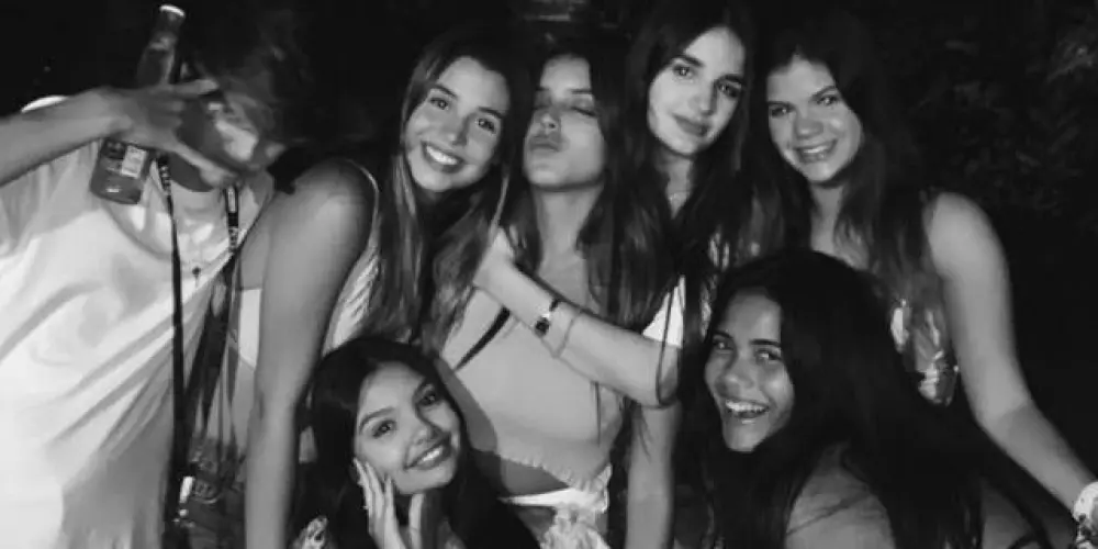 Imagem do grupo de WhatsApp 𝖂𝖊𝖇 𝖈𝖆𝖘𝖙𝖊𝖑