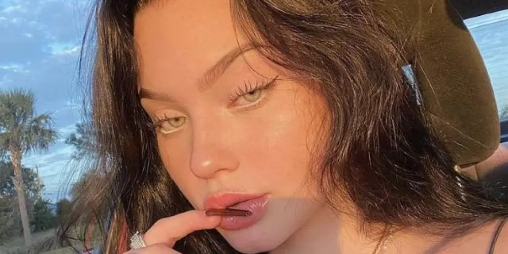 Imagem do grupo de WhatsApp 𑇢ᩘ🌹𝑩𝑳𝑶𝑶𝑴↯𝑪𝑹𝑶𝑾𝑵👑᭨᭄