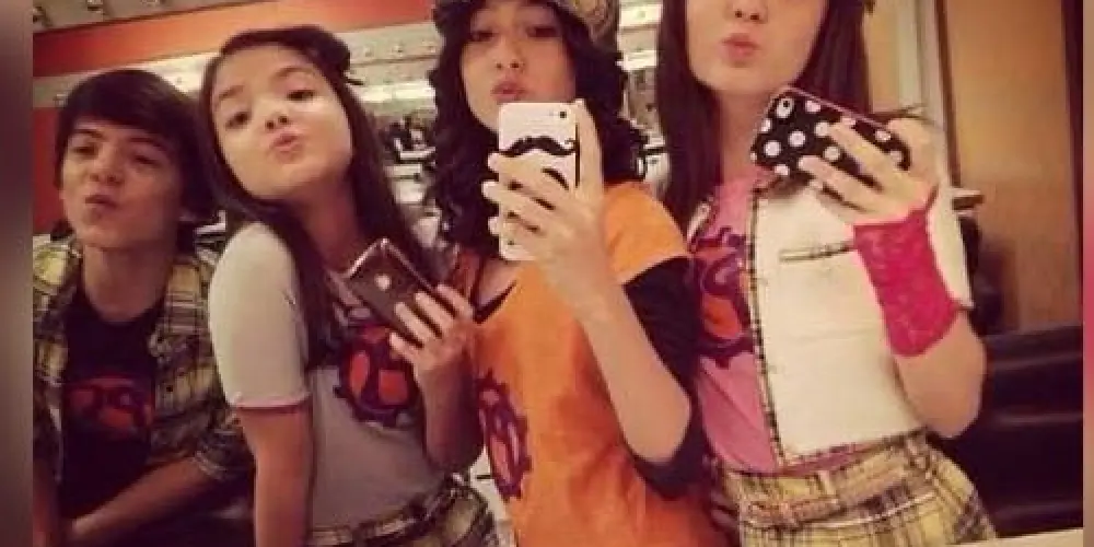 Imagem do grupo de WhatsApp A última a sair apague a luz😝💗