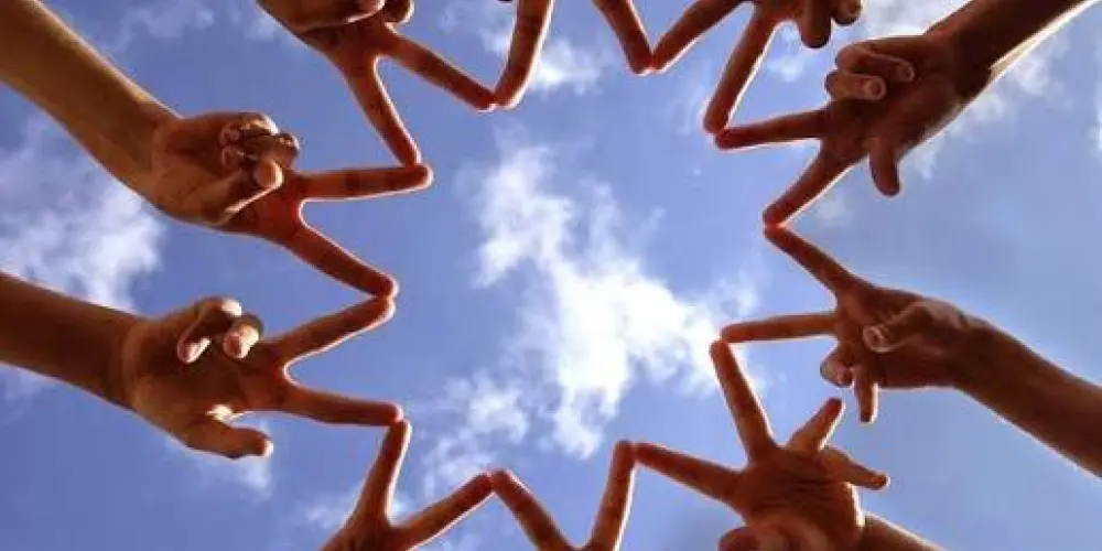 Imagem do grupo de WhatsApp Amizade colorida entra ai