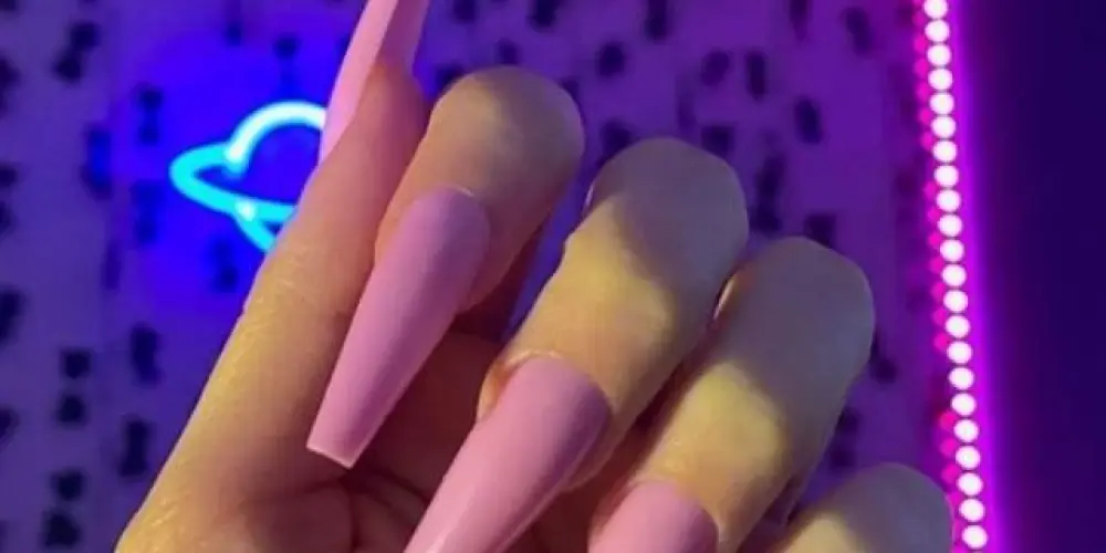 Imagem do grupo de WhatsApp Amizade e romance +18