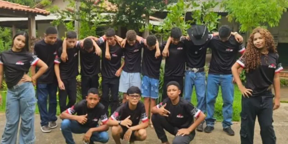 Imagem do grupo de WhatsApp Amizade ou namoro? 14 e 16 ano